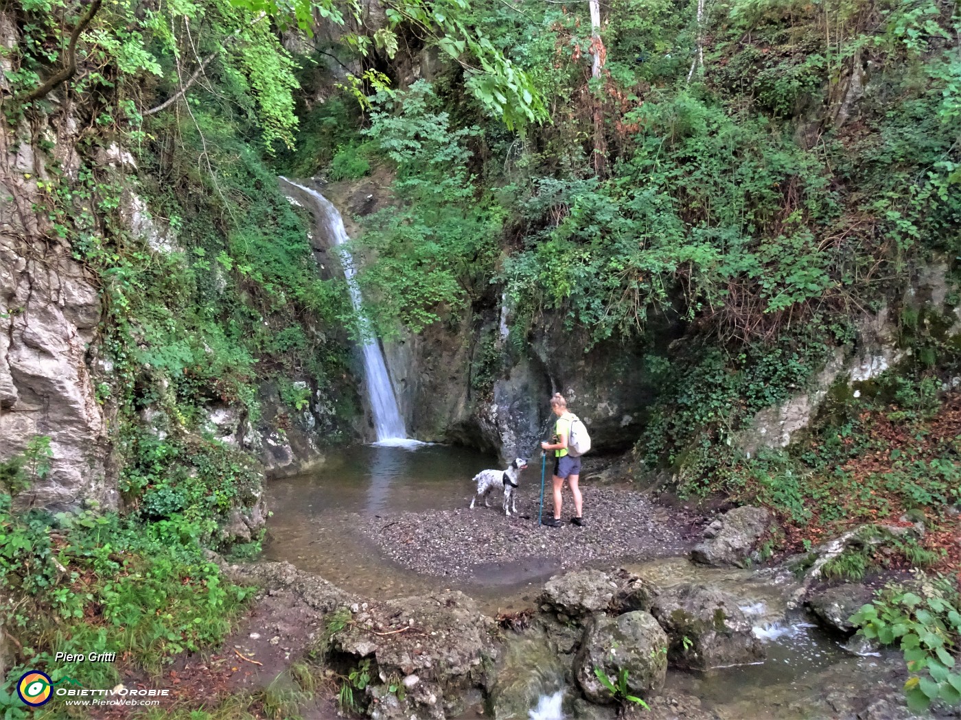 19 Valle di Carubbo, inizia un susseguirsi di cascate e di pozze-marmitte.JPG